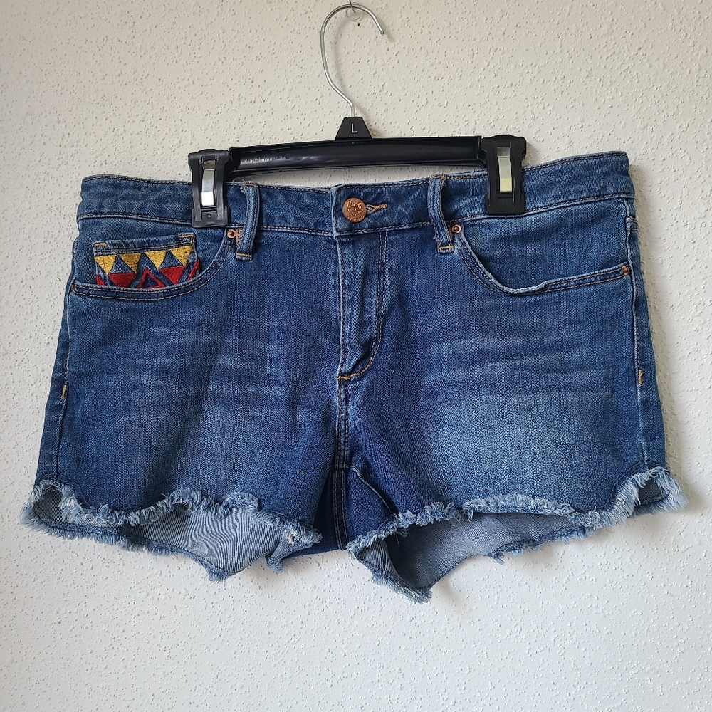 Chip and pepper tribal shorts